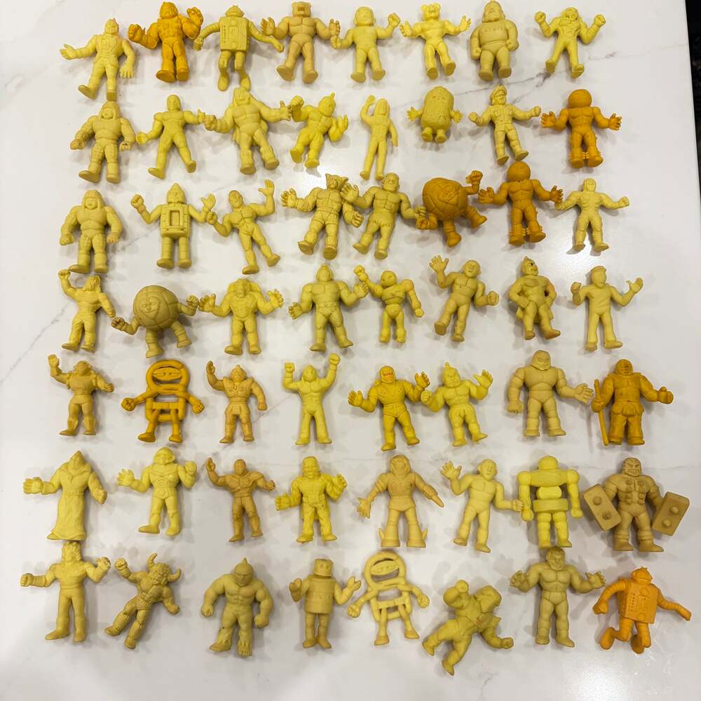 LOT 56 M.U.S.C.L.E Musclemen Kinnikuman Brocken Jr Yellow Mini Kinkeshi 1980s